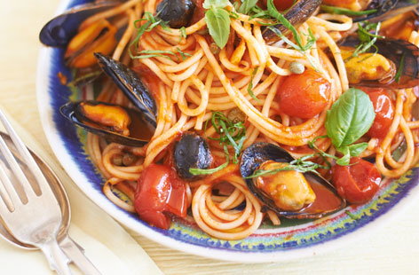 spaghetti mussels and capers with cherry tomatoes recipe