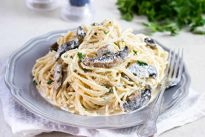 spaghetti with mushrooms and cheese sauce recipe