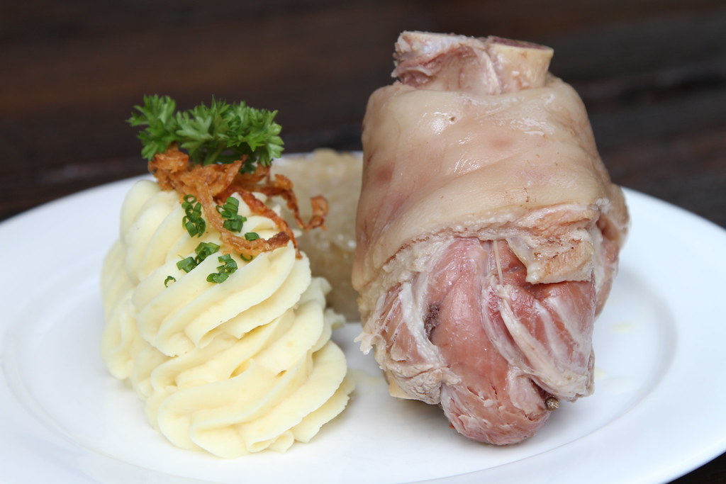 boiled pork knee