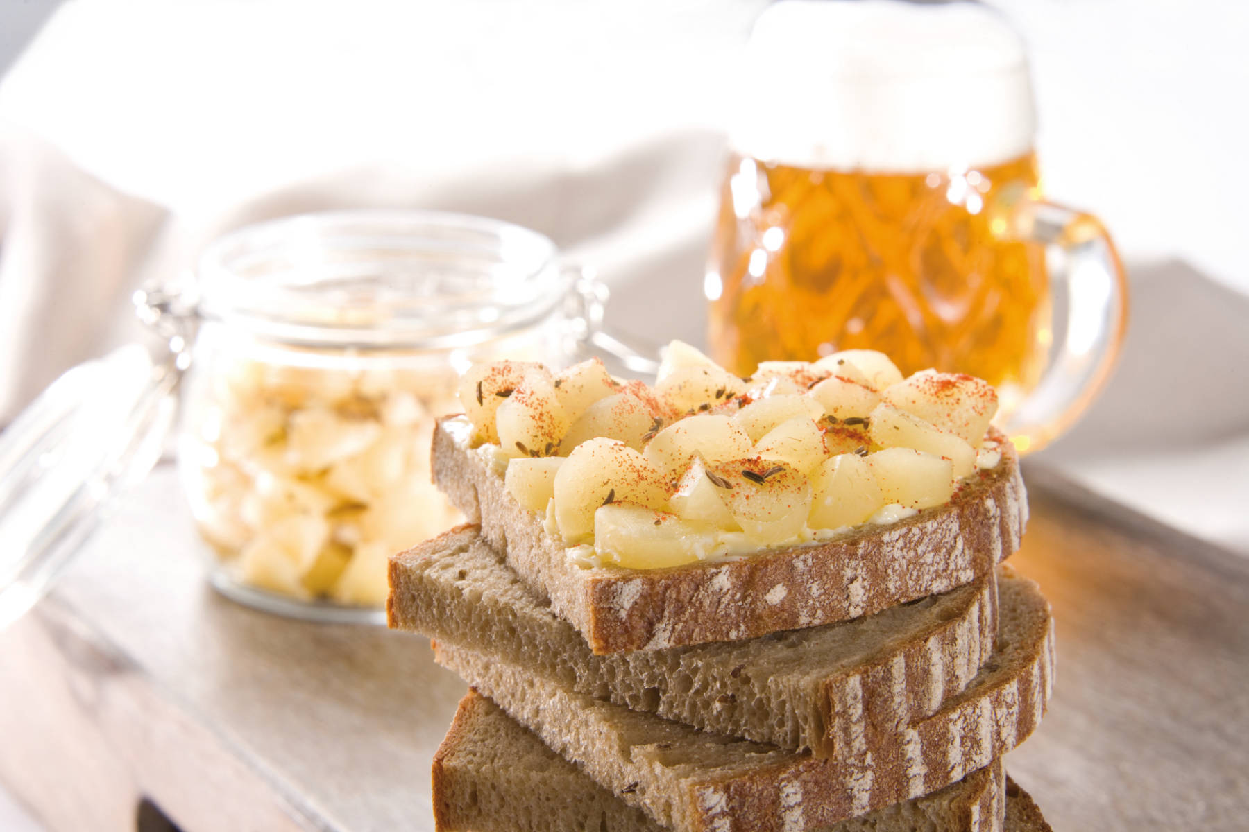 bread with butter and tvaruzky