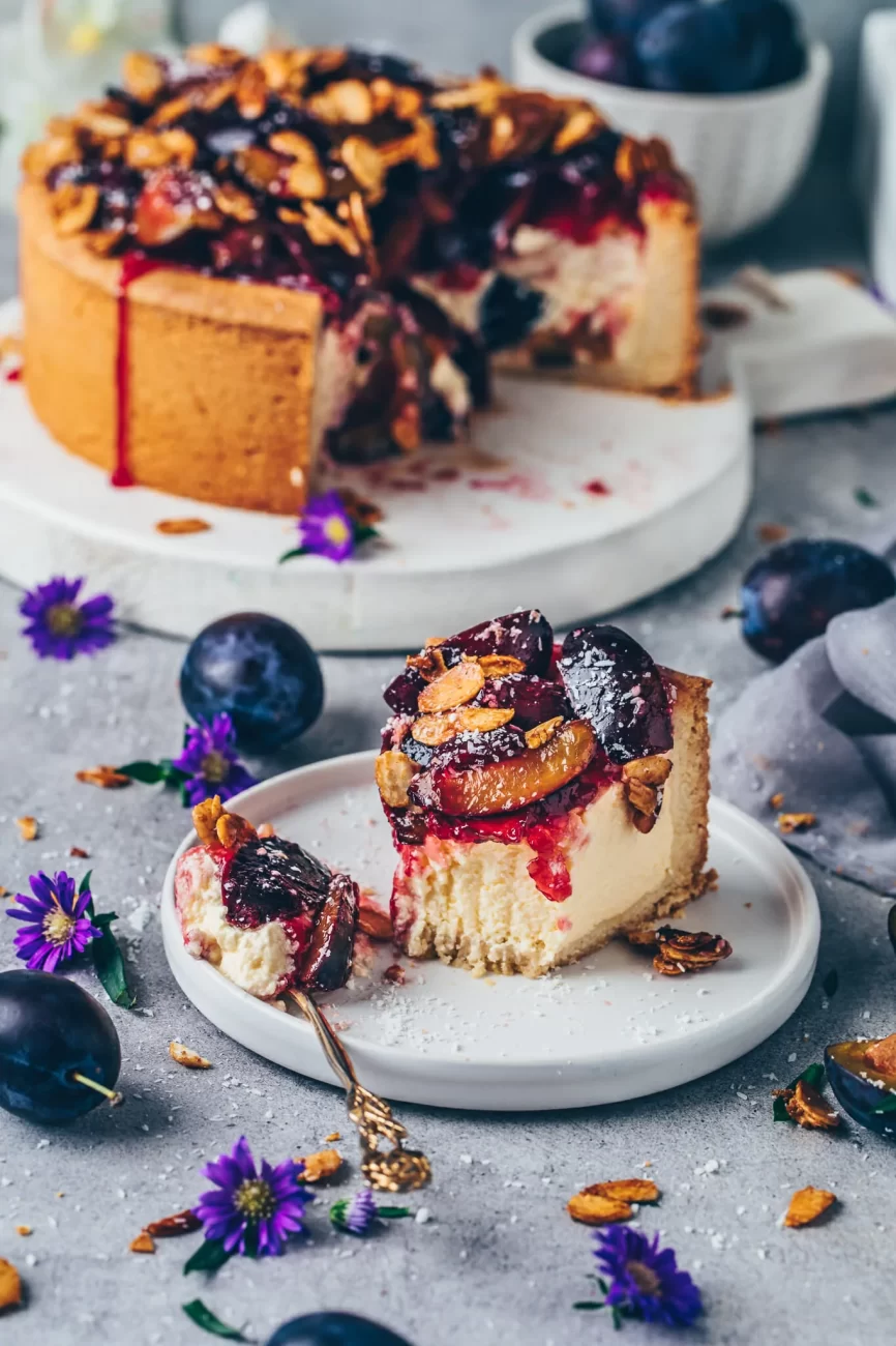 cheesecake cakes with plums