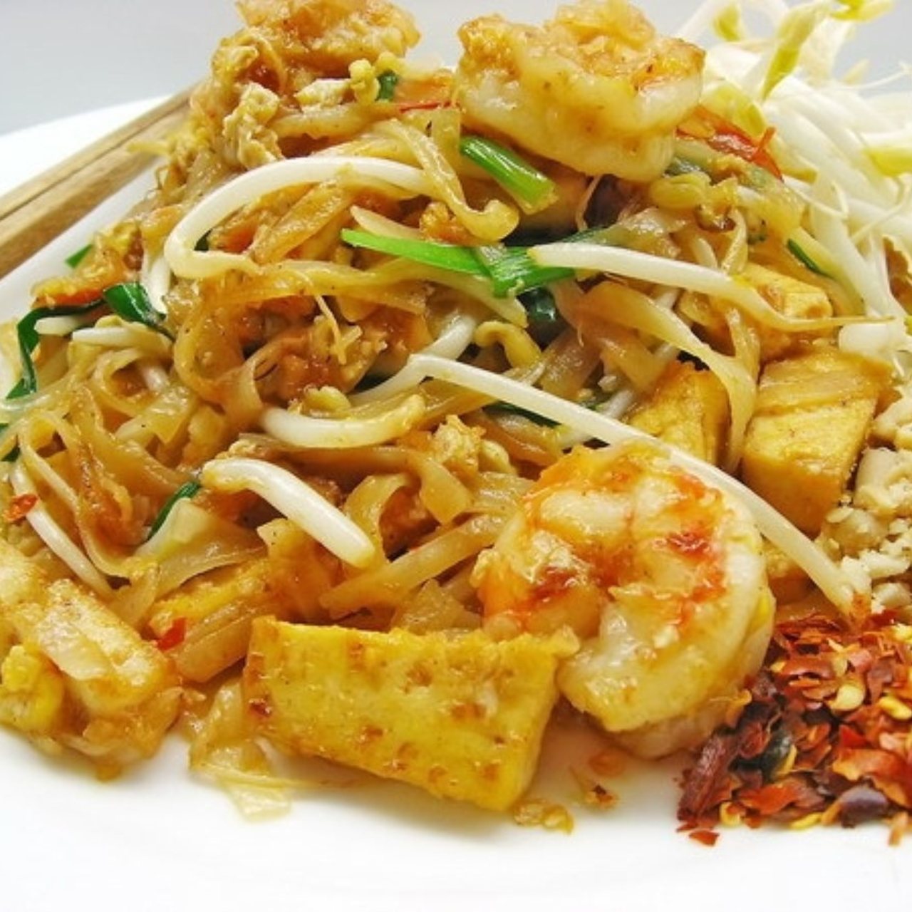 fried pad thai noodles