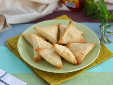 samosa with goat cheese and honey