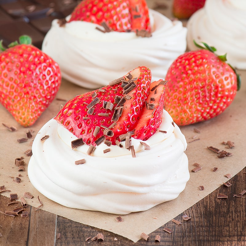 strawberry pavlova dessert