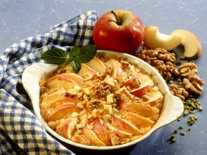 apple pie with walnuts