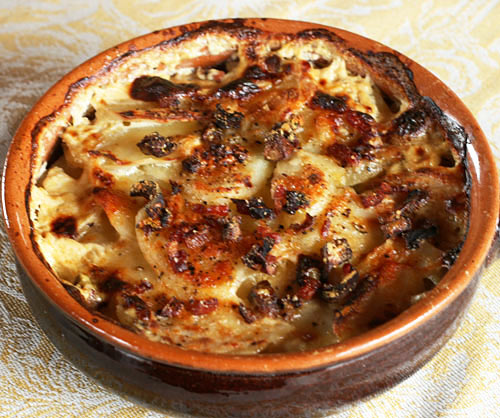 baked interlaced potatoes with mushrooms