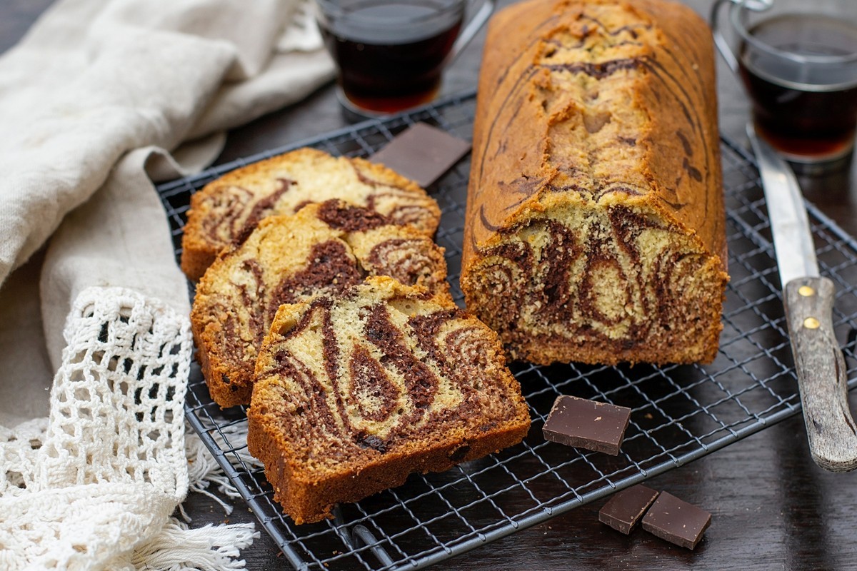 delicate marble cake from egg whites