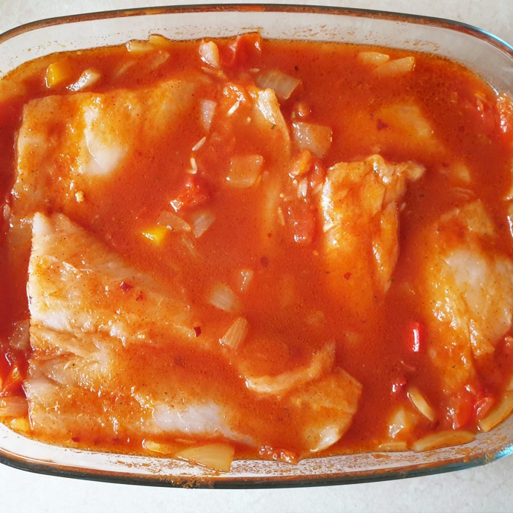 fish fillets in natural tomato sauce