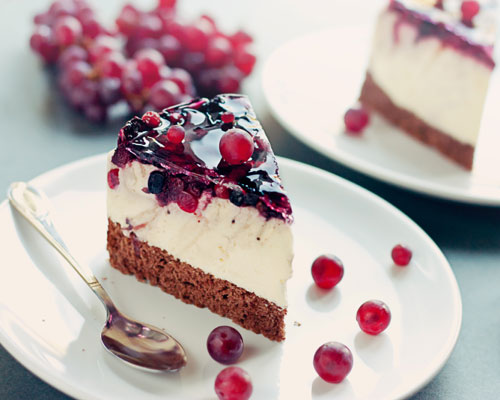 grated cheesecake with forest fruits