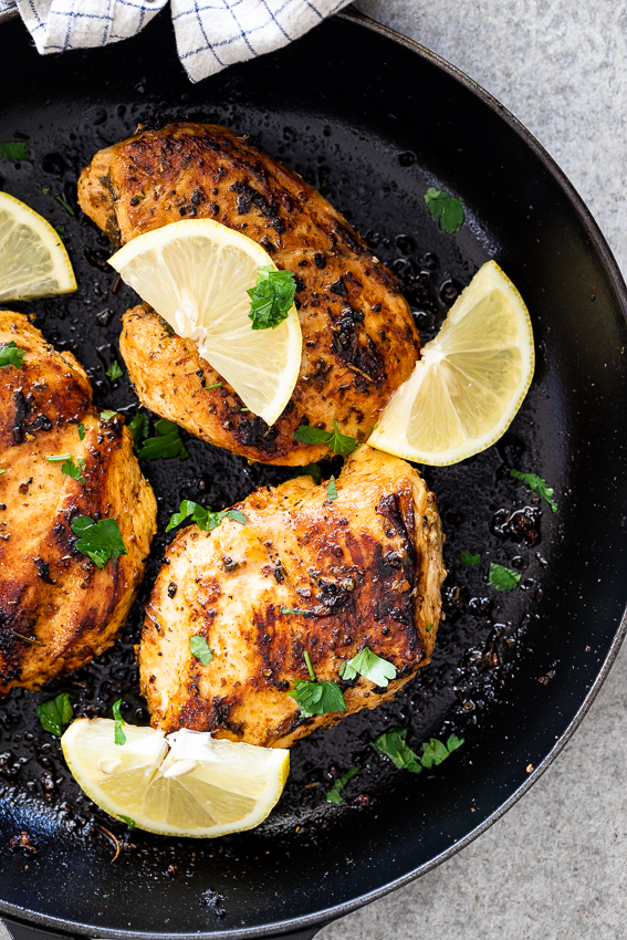 grilled chicken breast in herb marinade with crispy american potatoes