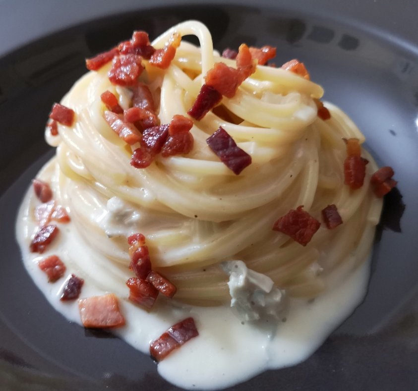 pasta with speck and gorgonzola