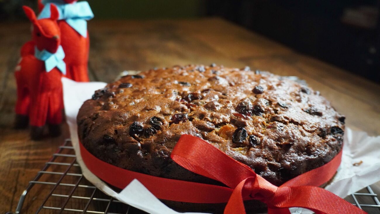 spelt christmas cake with raisins and sliced almonds