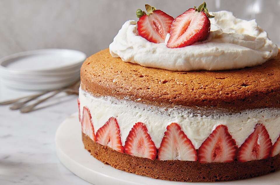 steamed buns with fresh cream and strawberries