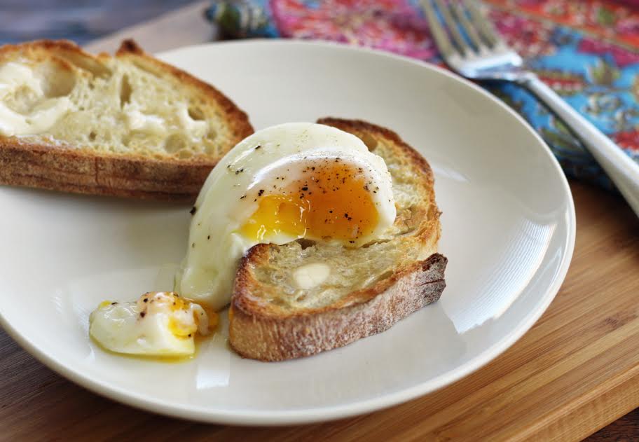 toast with caviar and poached egg