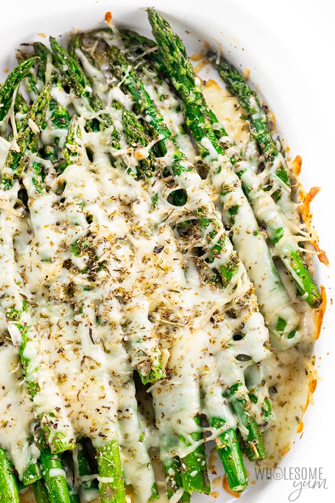 asparagus baked with mozzarella and bacon