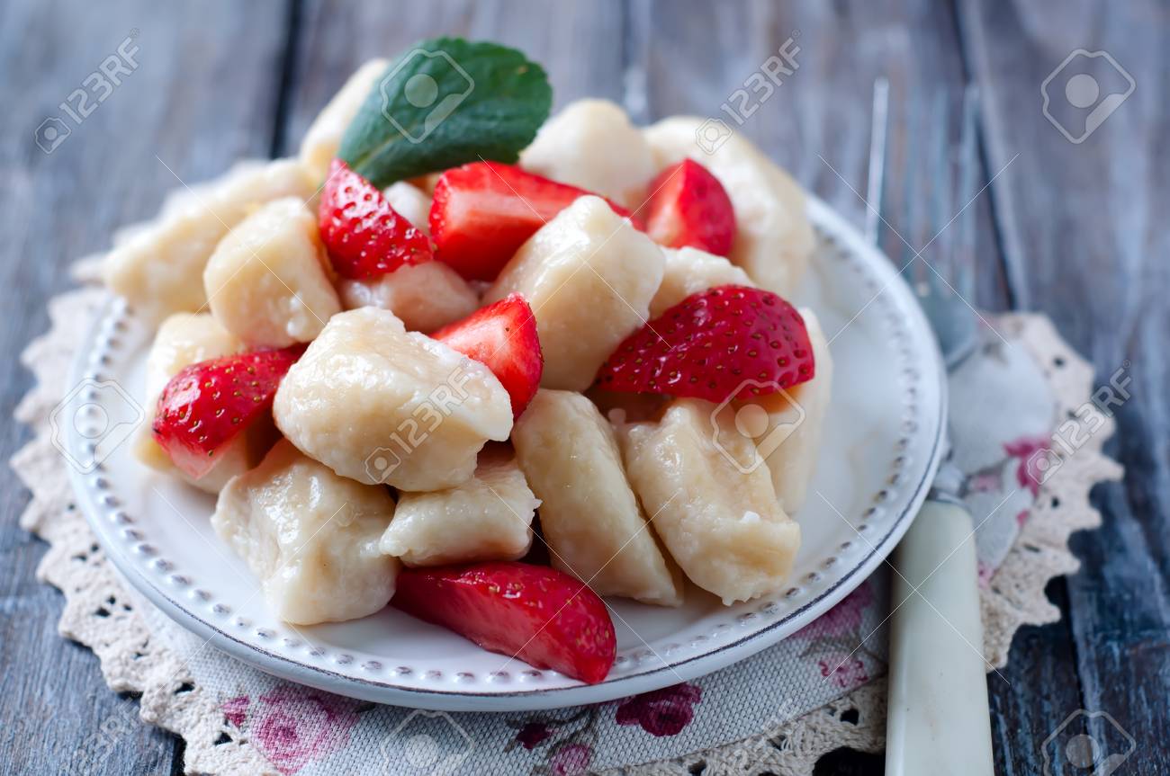 cottage cheese dumplings with strawberries