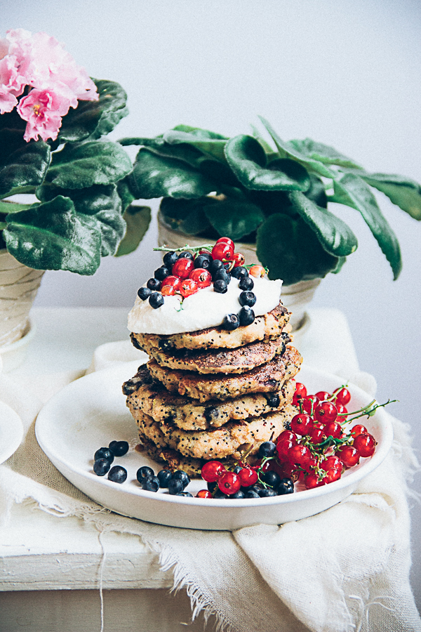 currant pancakes from poppy seed dough