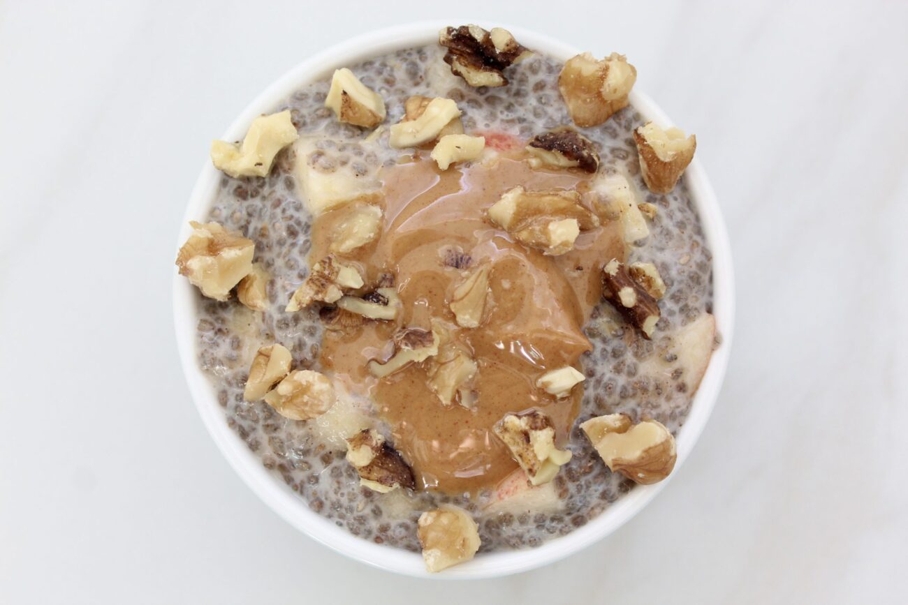 fragrant apple cinnamon chia raw pudding