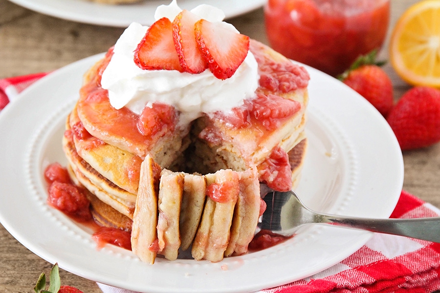 pancakes with strawberry sauce