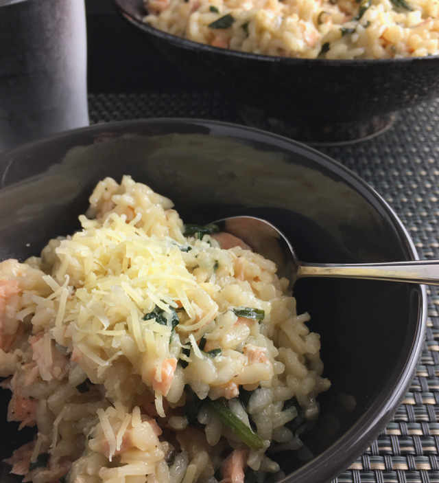 spinach risotto with salmon and pea pods