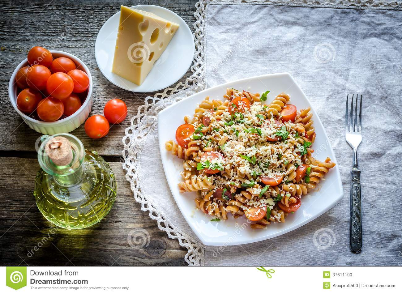 whole wheat fusilli with cheese and tomatoes