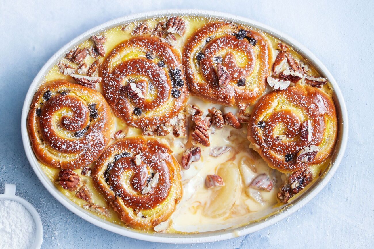 apple rounds in pastry with cinnamon