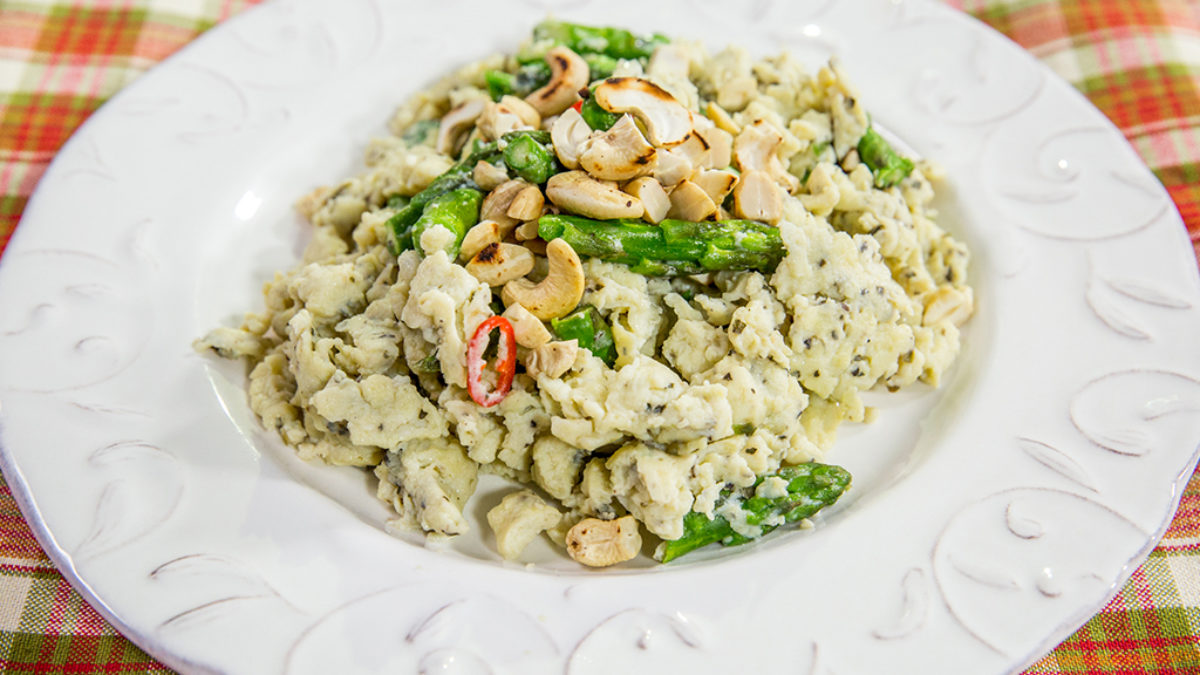 asparagus with scrambled eggs