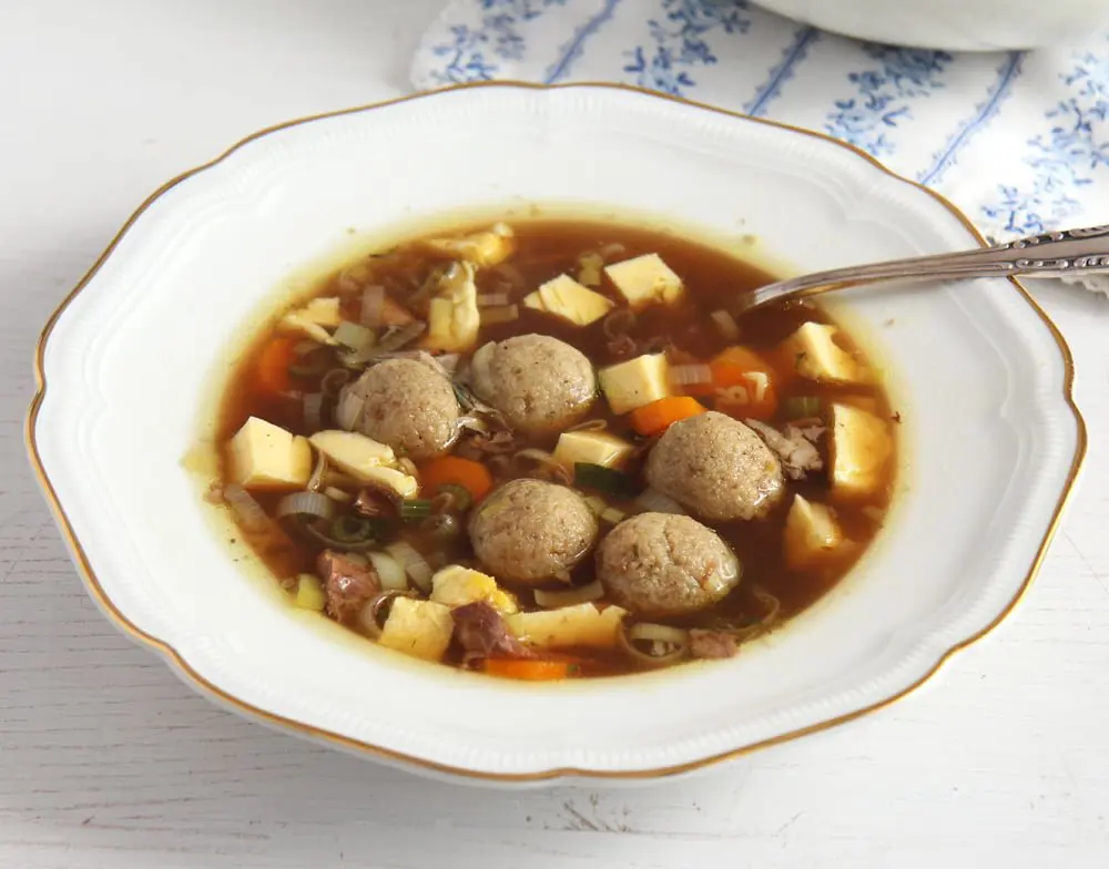 beef broth with yeast dumplings