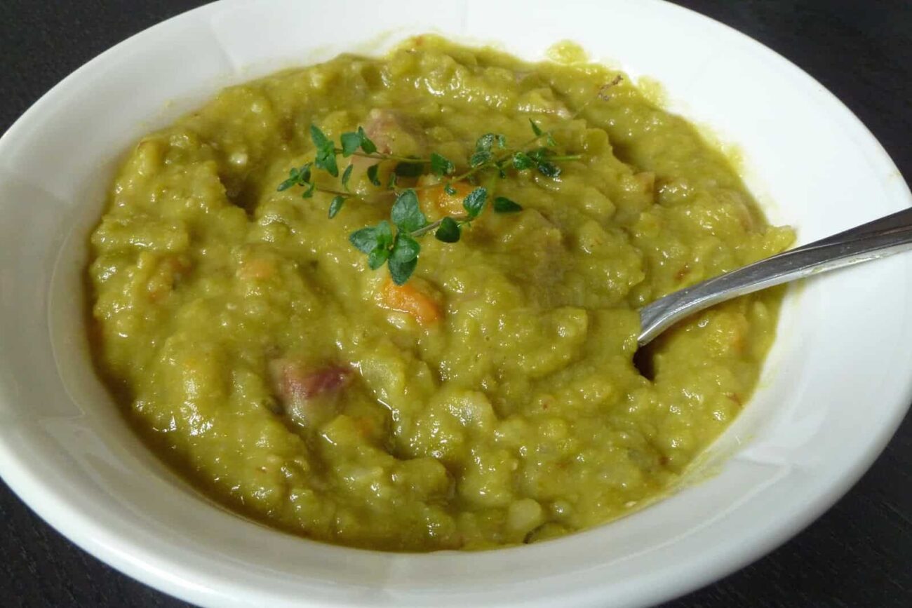 boiled smoked knee pea porridge