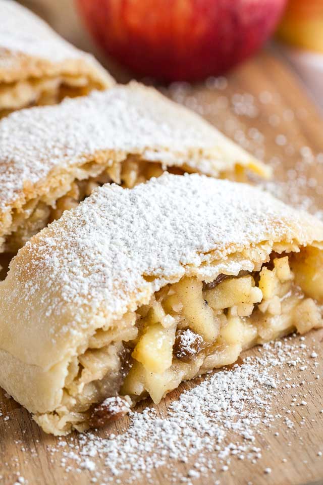 christmas yoghurt strudel with apples