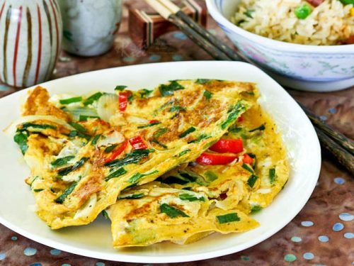 egg omelette with chives