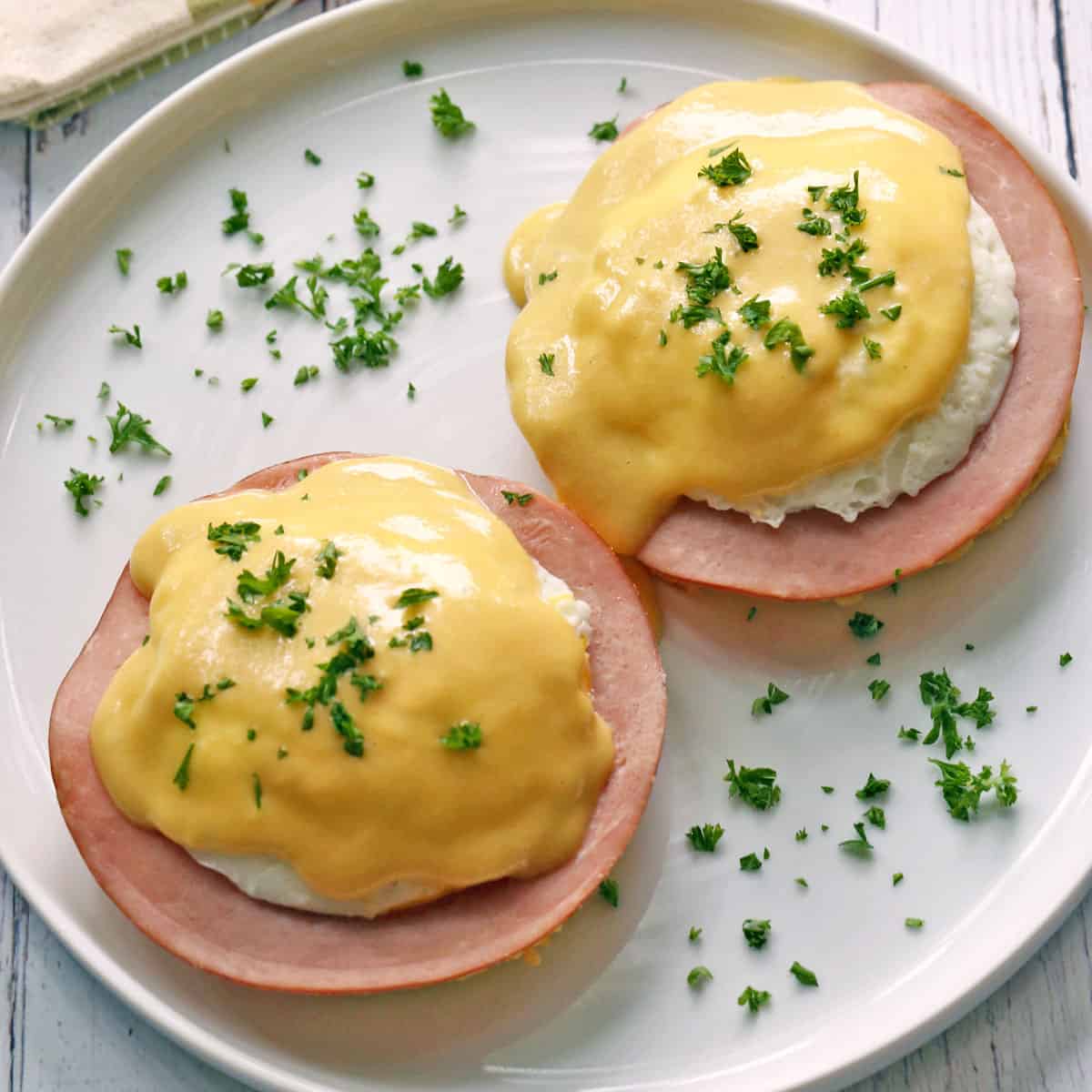 Eggs Benedict - Quickezrecipes.com