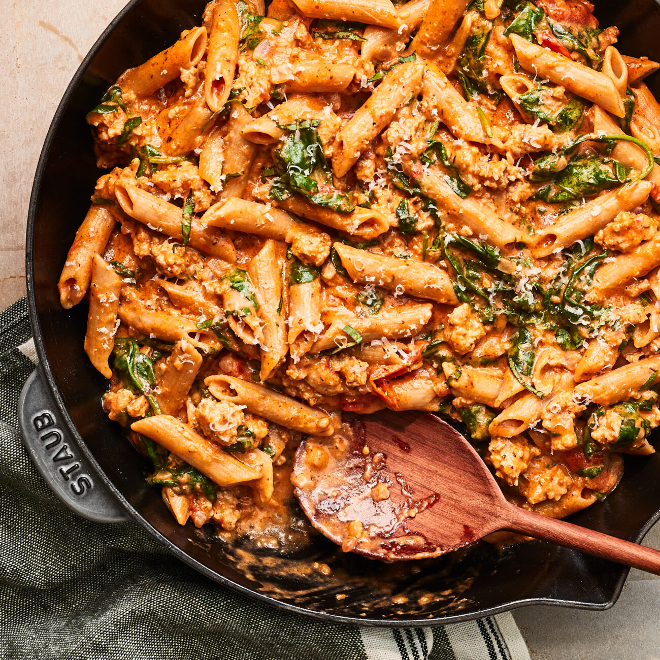 macaroni and ground chicken with roasted garlic pasta sauce