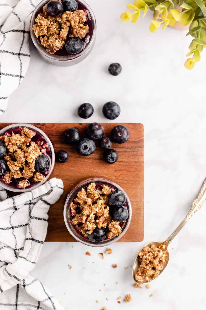 oat chia crumble with fruit