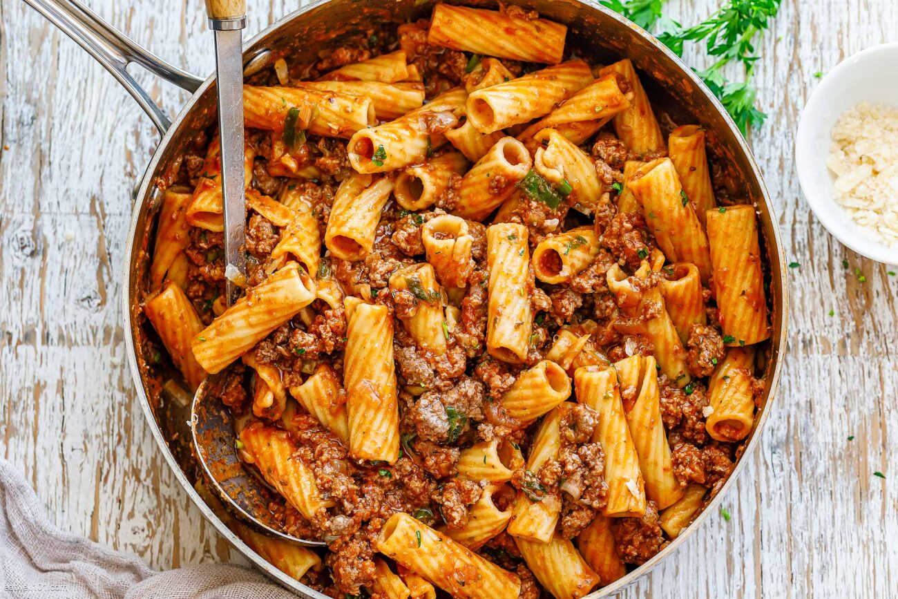 pasta with sauce of minced meat tomatoes and other ingredients