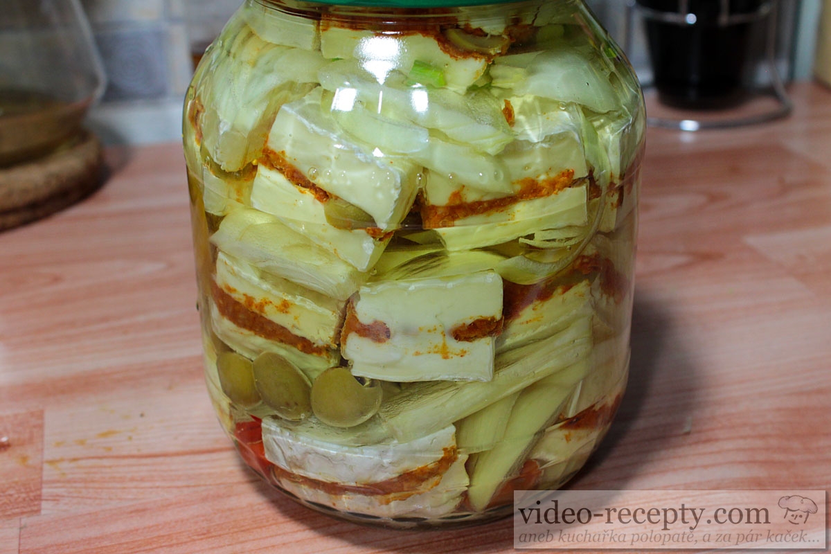 pickled hermelin with dried tomatoes