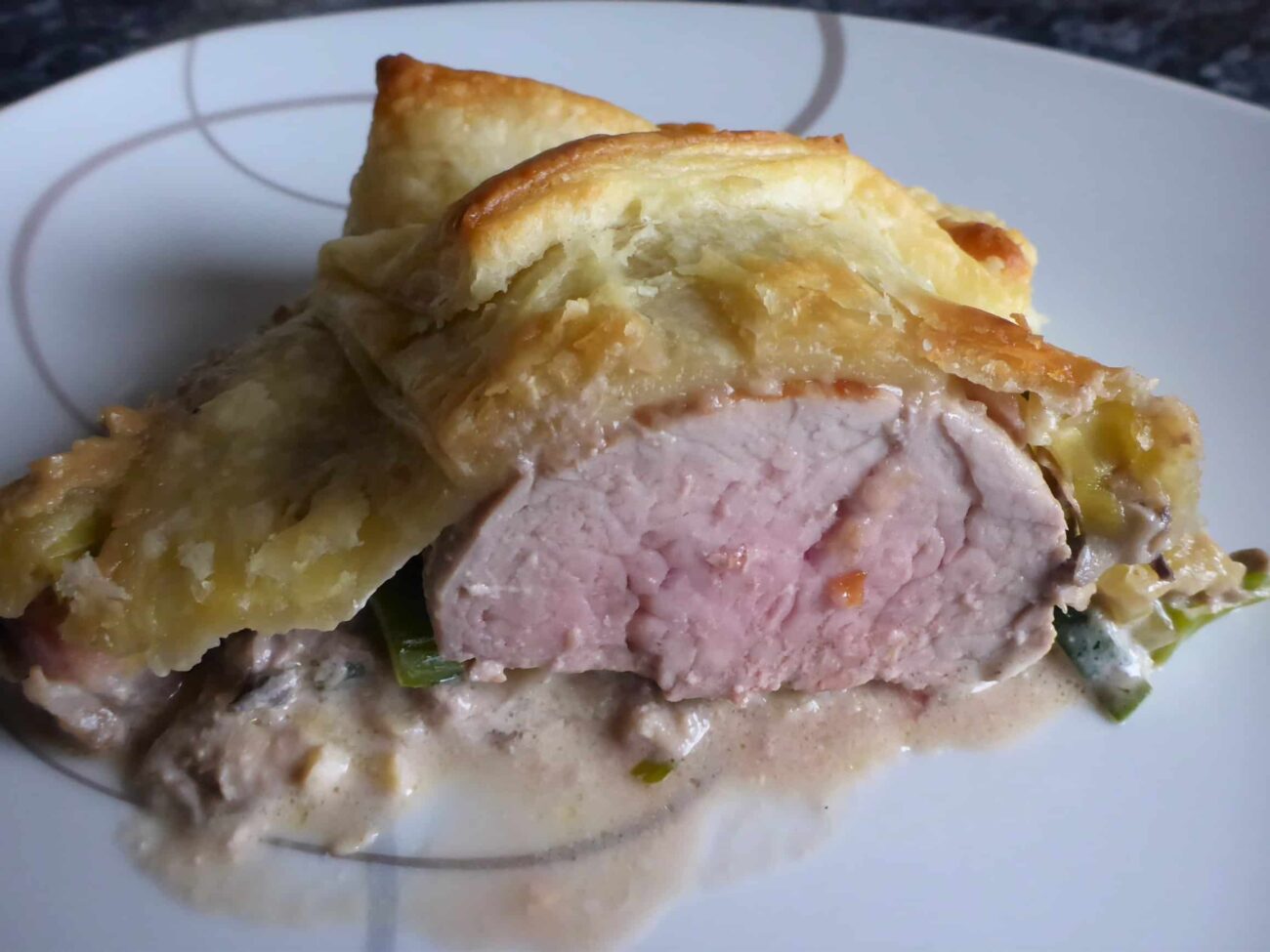 recipe for beef tenderloin with mushroom sauce in puff pastry