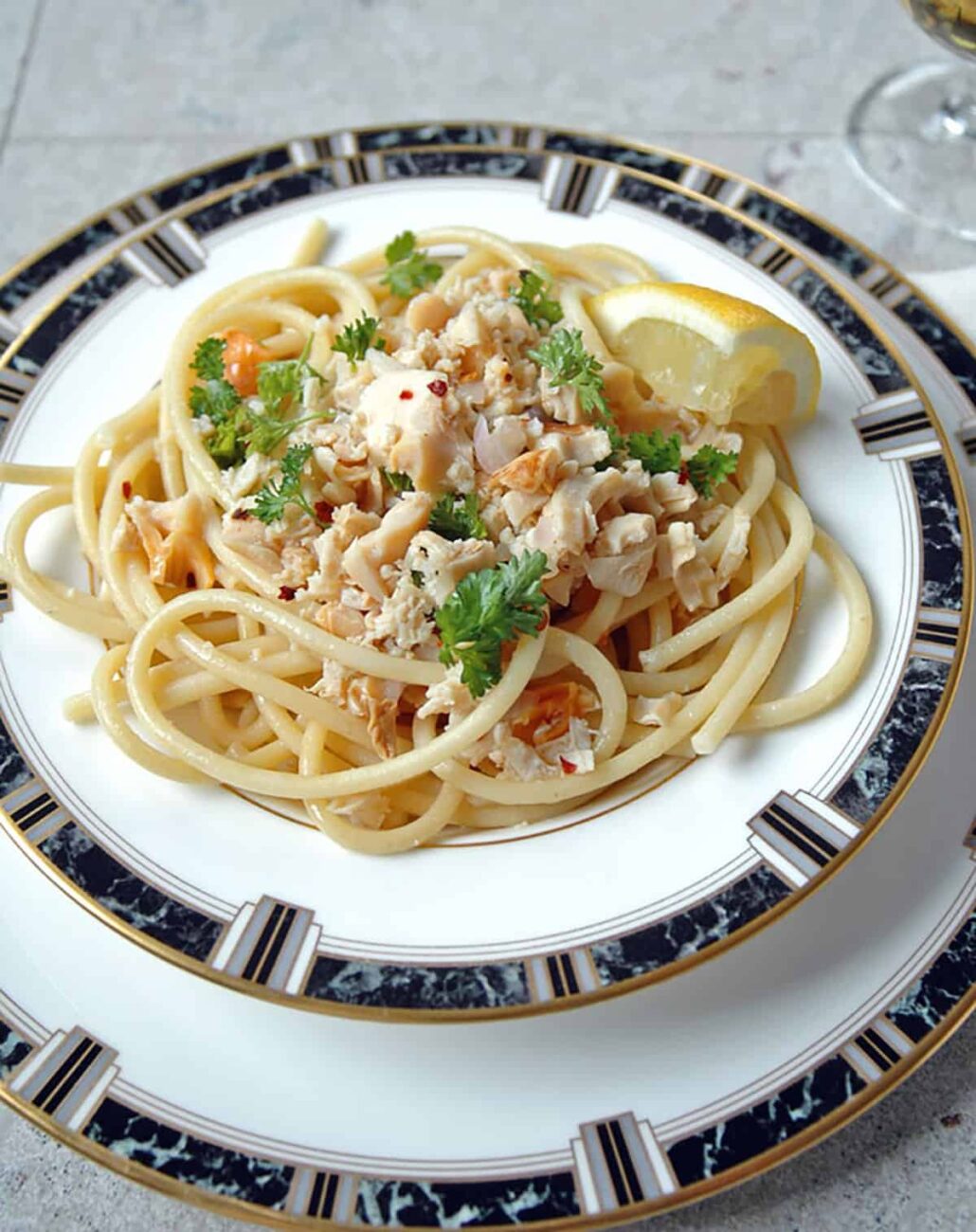 recipe to make clams using spaghetti sauce instead of red sauce