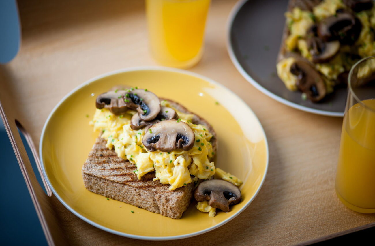 scrambled eggs on toast