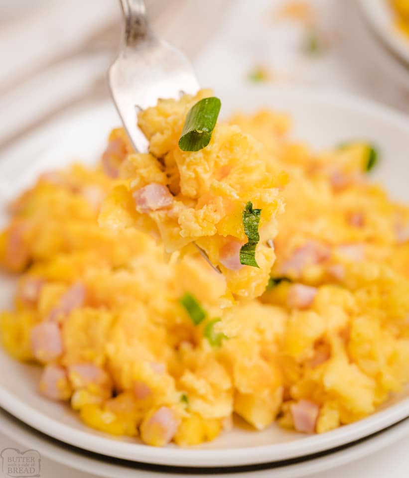 scrambled eggs with ham and cheese