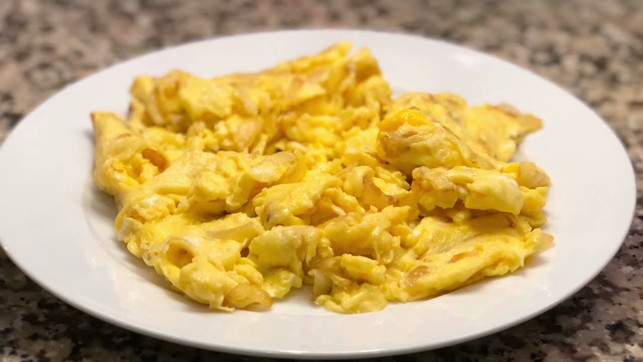 scrambled eggs with onions