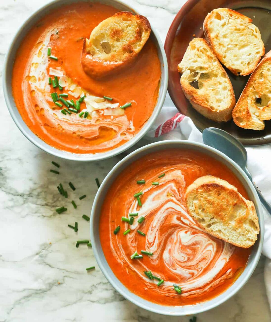 shrimp bisque recipe using tomato sauce and heavy cream and onions and garlic and parsley