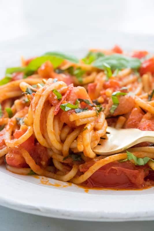 spaghetti with basil