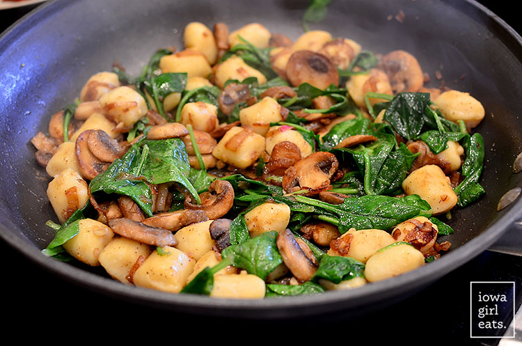 spinach gnocchi with mushrooms