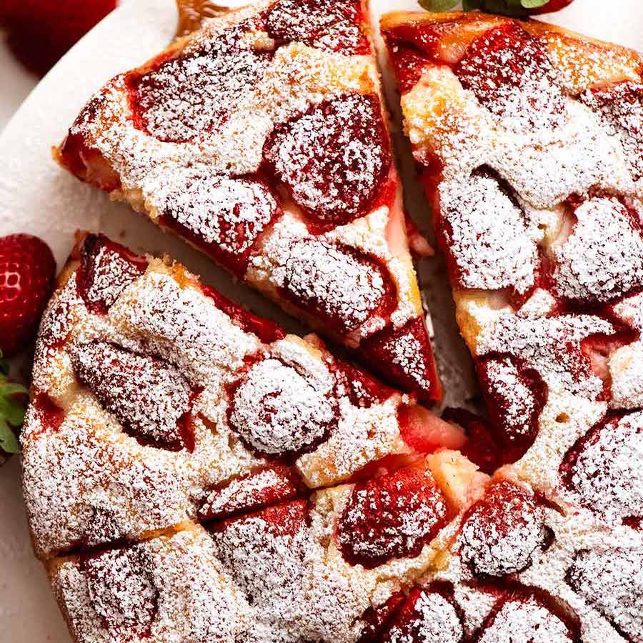 strawberry cake with walnut crumble