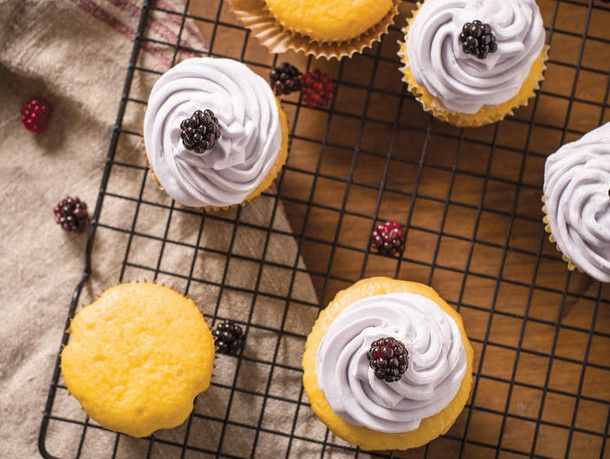 vanilla cupcakes with raspberry cream cream