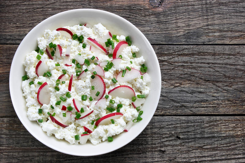 whole wheat bread with cottage cheese chives and radishes